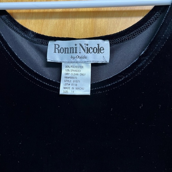 Ronni Nicole Classic Velvet Black Maxi Dress - Picture 2 of 6